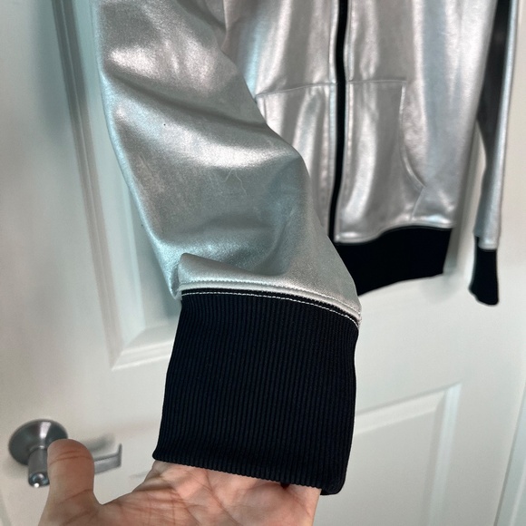 Material Girl Silver Metallic Zip Hoodie Size M – Shiny Activewear Jacket - Picture 3 of 11
